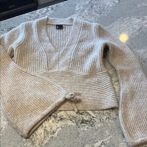 Love Token Love Token Beige V-Neck Cream V-Necks Size S